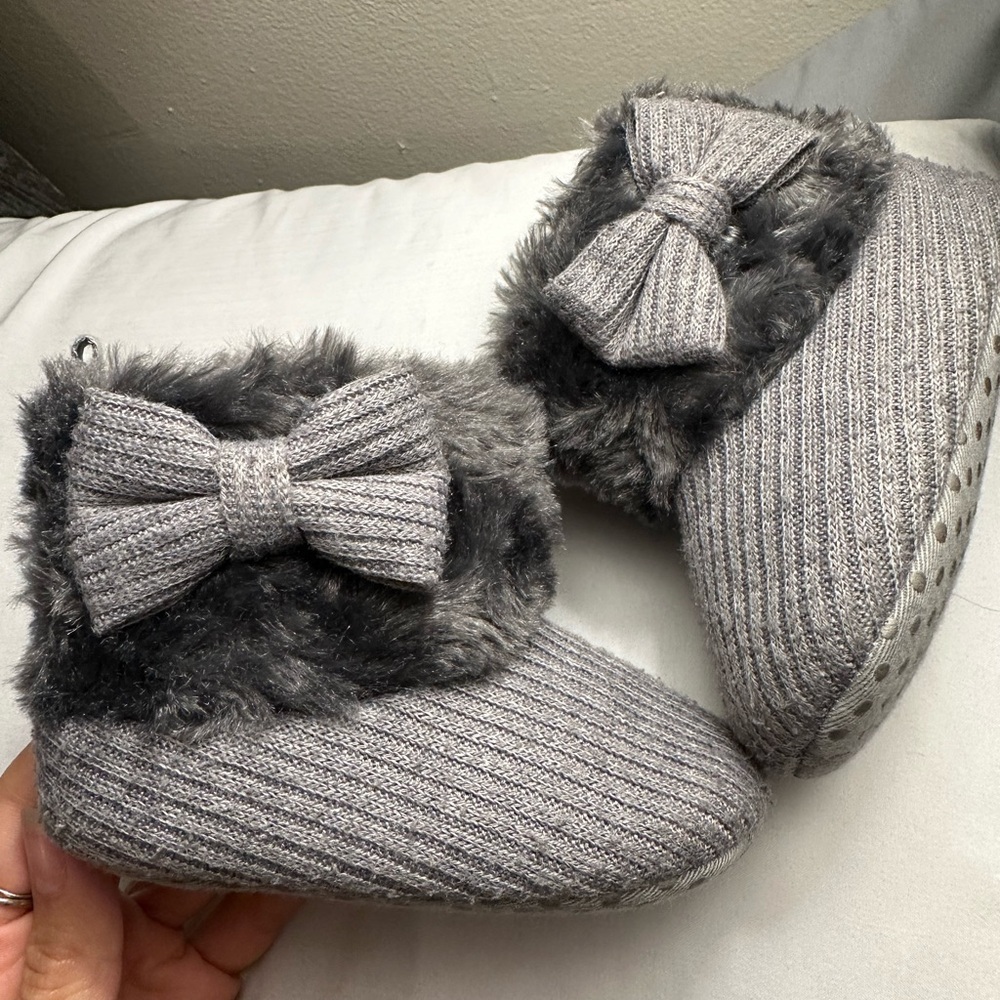 Amazon Gray Knit Fur Boots